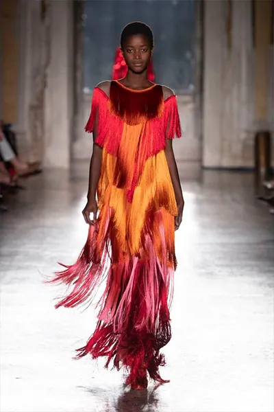 vestido con flecos