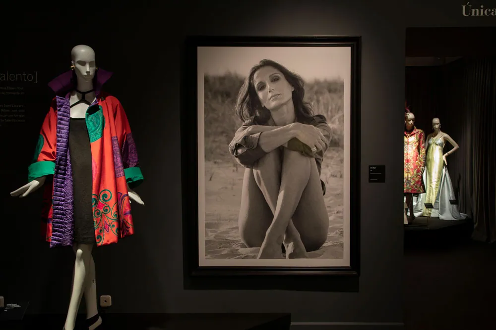 Telva homenajea a Naty Abascal con una exposición de sus prendas